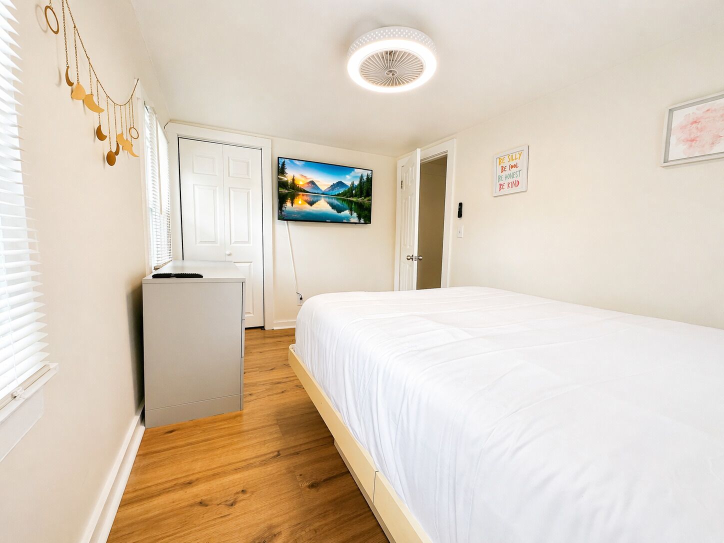 2 chambres, fer et planche à repasser, Wi-Fi, draps fournis