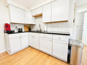 Private kitchen - Hudson Valley Escape - Walk to Downtown & Hiking (Port Jervis)