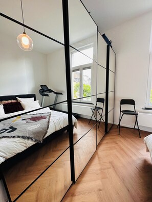 1 slaapkamer, een strijkplank/strijkijzer, wifi, beddengoed