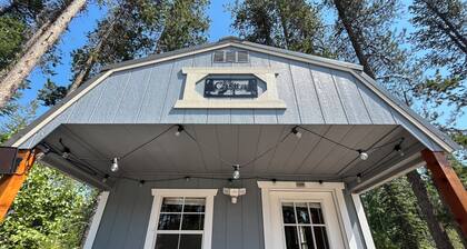 Casita 2, Tiny Home in Wood Area, 1 Mile From Glacier Entrance- 2 Guests