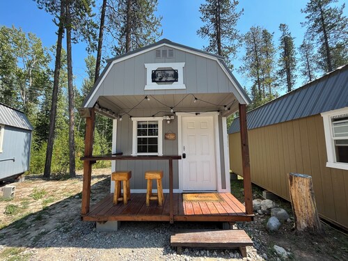 Casita 2, Tiny Home in Wood Area, 1 Mile From Glacier Entrance- 2 Guests