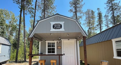 Casita 2, Tiny Home in Wood Area, 1 Mile From Glacier Entrance- 2 Guests