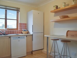 Dishwasher, high chair - Choose Ty Celyn for its great location just a short walk from the beach. (Broad Haven)