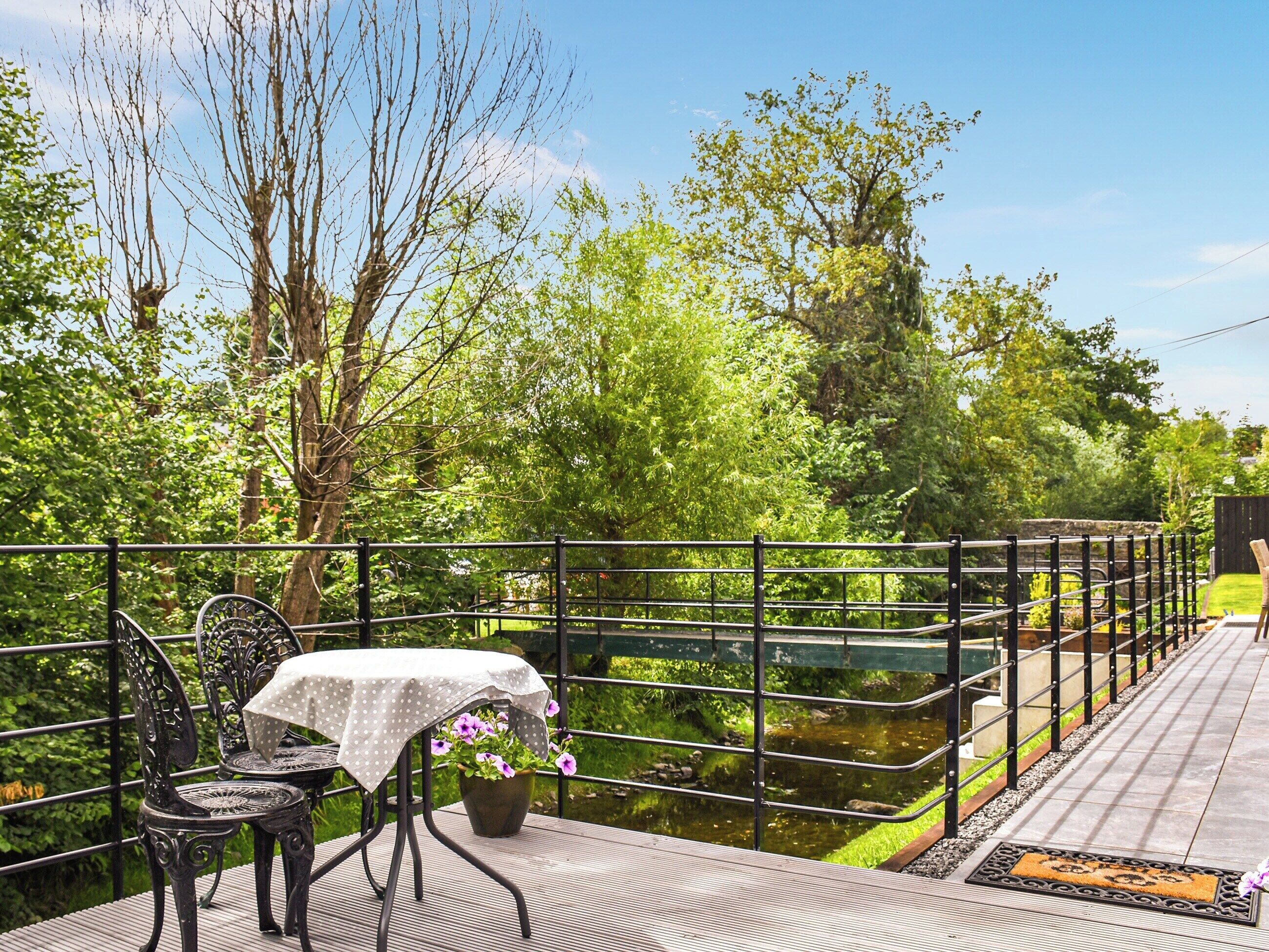 屋外ダイニングエリア