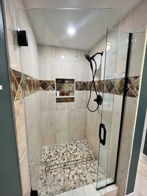 Shower, hair dryer, towels, soap - Serene Oasis:Swim Spa, Sauna,fireplace,private,10 min to Downtown,Pet-Friendly! (Portland)