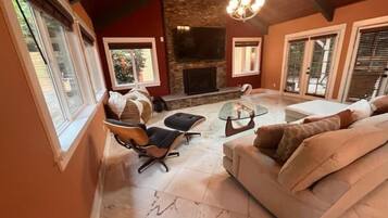 Smart TV, fireplace, computer monitors