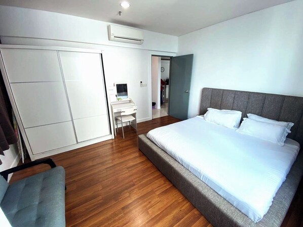 4 bedrooms, iron/ironing board, WiFi