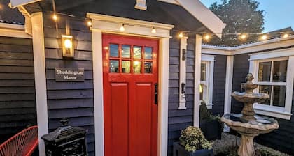 Sheddington Manor -2 Bedroom Guest House & Cinema