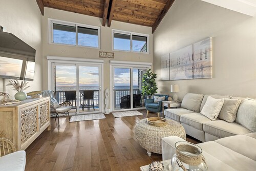 BEACHFRONT 3 Bdrm/2.5 Bth, Private Beach Access, Patio, Balcony, 3 Steps to Sand