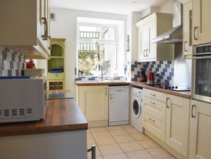 Dishwasher, high chair - 3 bedroom accommodation in Pontllyfni, near Caernarfon (Pontllyfni, near Caernarfon)