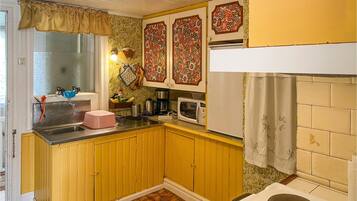 雪櫃、微波爐、焗爐、爐具