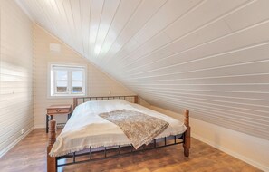 6 bedrooms, travel crib, free WiFi - Cozy home in Vanse with kitchen (Vanse)