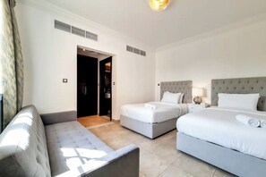 3 chambres, fer et planche à repasser, Wi-Fi, draps fournis