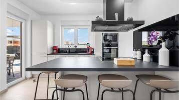 Coffee/tea maker, fridge, microwave, oven