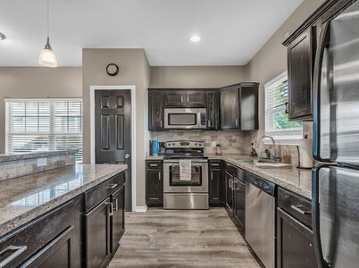 Aggieland 5 bedroom house steps from TAMU campus and Kyle Field. 