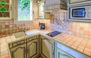 Kjøleskap, ovn, oppvaskmaskin og kaffetrakter/tekoker