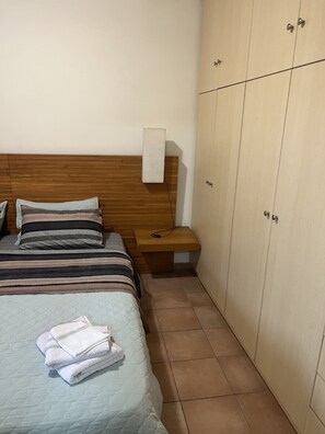 2 chambres, fer et planche à repasser, Wi-Fi, draps fournis