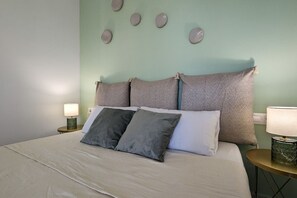 1 bedroom, iron/ironing board, travel crib, WiFi