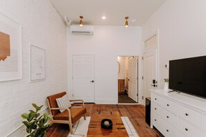 Smart TV - East Main Lofts - Farmhouse 204 (Madison)