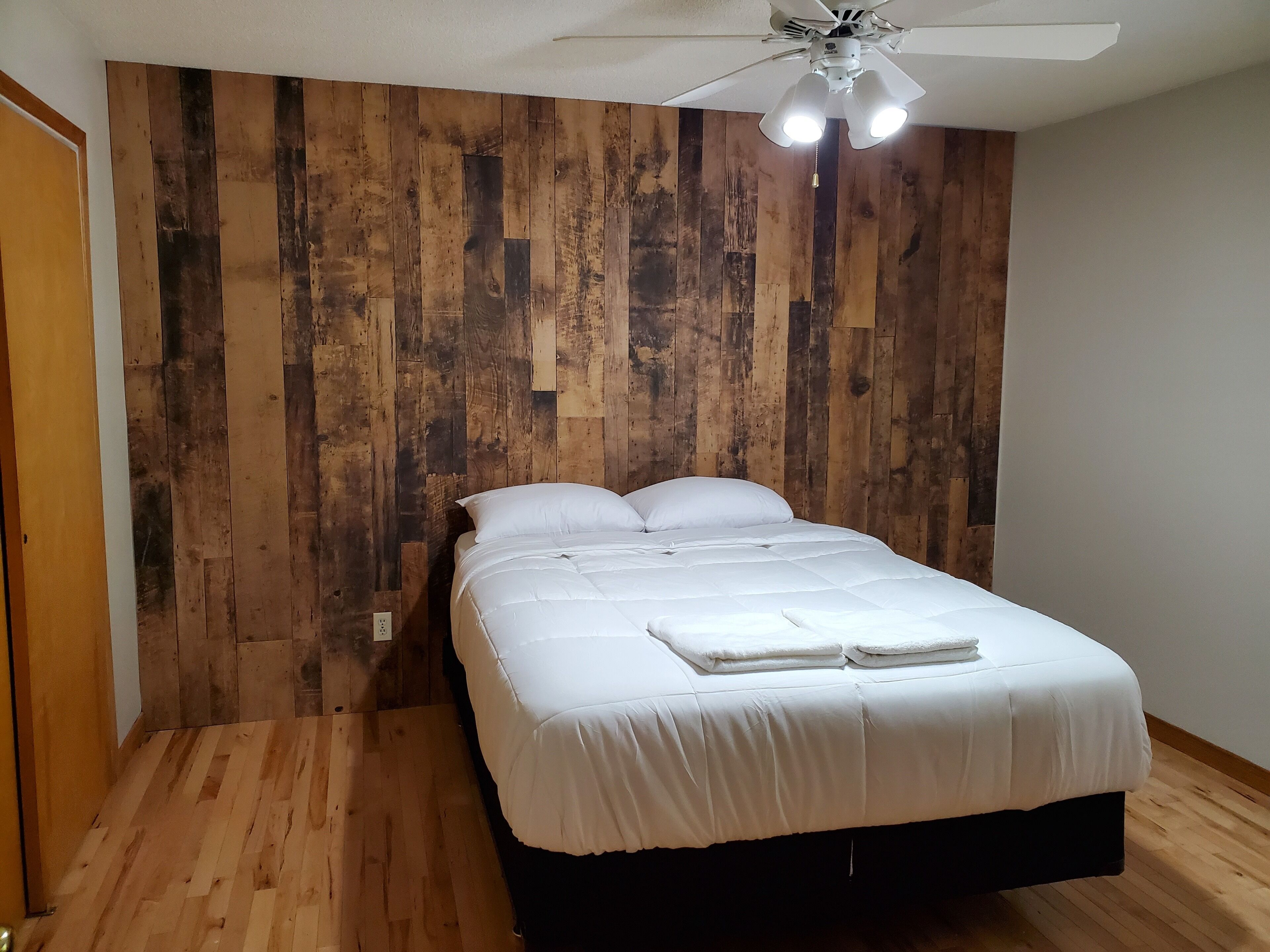 4 chambres, fer et planche à repasser, Wi-Fi, draps fournis