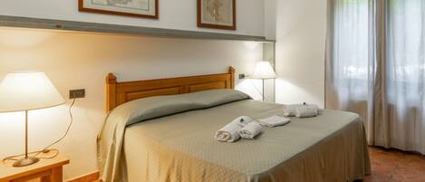 1 bedroom, bed sheets