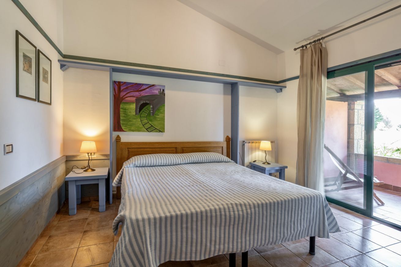 2 slaapkamers, reisbedje, beddengoed