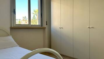 2 bedrooms, bed sheets