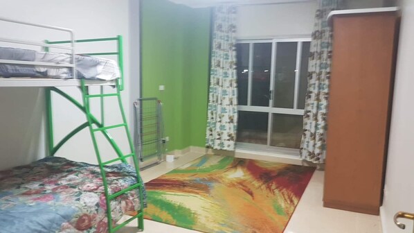 2 chambres, fer et planche à repasser, Wi-Fi, draps fournis