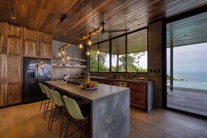Fridge, microwave, oven, stovetop - Luxury Design oceanview villa looking @the Whales Tales Secure & Concierge (Uvita)