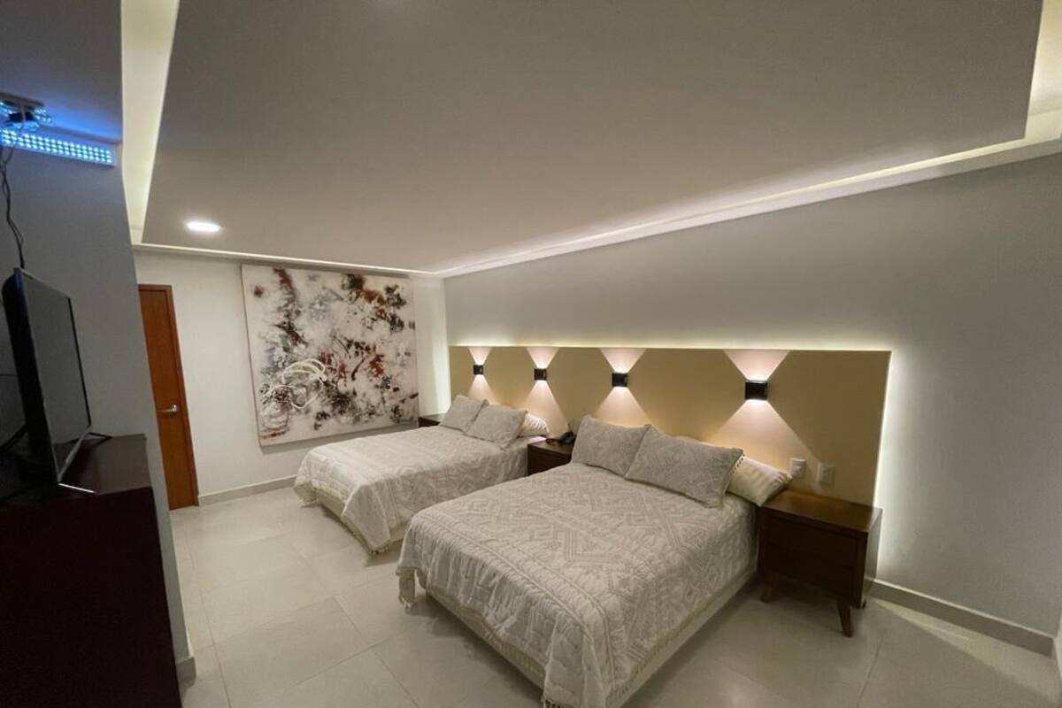 Habitación estándar, 2 camas dobles | Wifi gratis