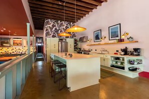 雪櫃、微波爐、焗爐、爐具