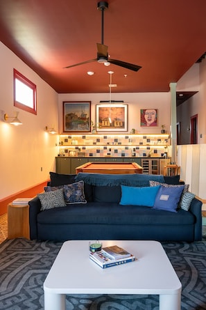 Smart TV, books, stereo