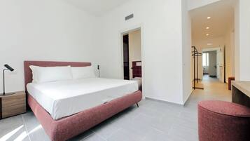 Deluxe-Zimmer, 1 Queen-Bett, Turm | Zimmersafe, Schreibtisch, BĂŒgeleisen/BĂŒgelbrett, kostenloses WLAN