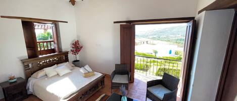 1 bedroom, desk, WiFi, bed sheets