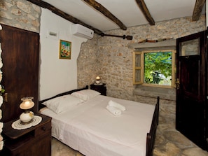 3 chambres, fer et planche à repasser, Wi-Fi, draps fournis