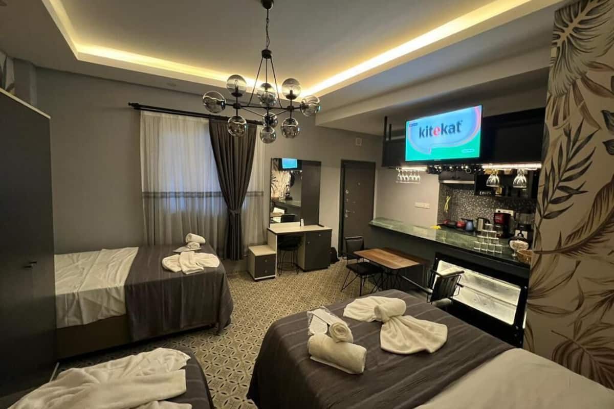 Suite superior | 1 habitación, minibar, caja de seguridad en la habitación y escritorio