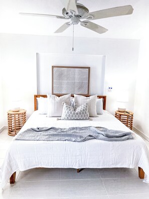 2 habitaciones, escritorio, tabla de planchar con plancha y wifi gratis 