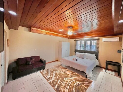 Cozy 1 studio bedroom 