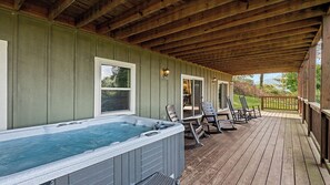 Terrace/patio - Layered Mtn Views, Privacy, Firepit, HOT TUB, High Speed Wifi, Game Room. (Waynesville)