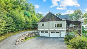 Exterior - Layered Mtn Views, Privacy, Firepit, HOT TUB, High Speed Wifi, Game Room. (Waynesville)