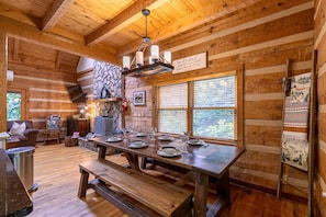 Dining - 4-Bed/Bath Cabin: Hot Tub, Game Room, Pet-Friendly! (Seven Devils)