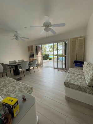 Deluxe Apartment | Living area - Apartamento Arenas del Edén, Same Club Casablanca (Tonchigüe)