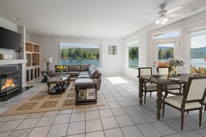 Smart TV, fireplace - River Front Home - Private Beach (Post Falls)