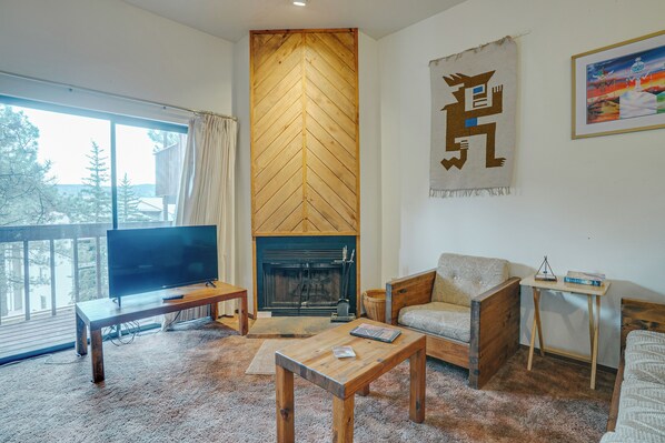 TV, fireplace, DVD player