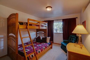3 Schlafzimmer, BĂŒgeleisen/BĂŒgelbrett, WLAN, BettwĂ€sche