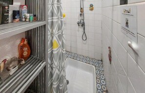 Douche, sèche-cheveux