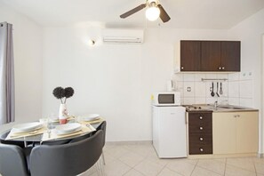 1 bedroom - Ines - Central With Free Parking - A2 2 2 (Tisno)