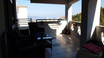 Apartment, Smoking | Exterior