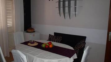 Apartment, Smoking | 3 bedrooms