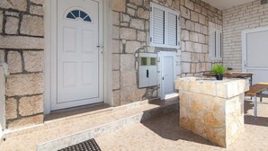 House, Smoking | 4 bedrooms - Holiday Houses, Villas Villa Vinko - With Four Rooms (Marina)